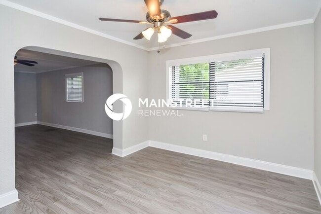 Foto del edificio - 921 NW 202nd St