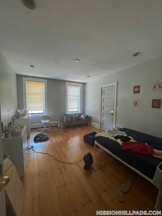 Building Photo - 1538 Tremont St