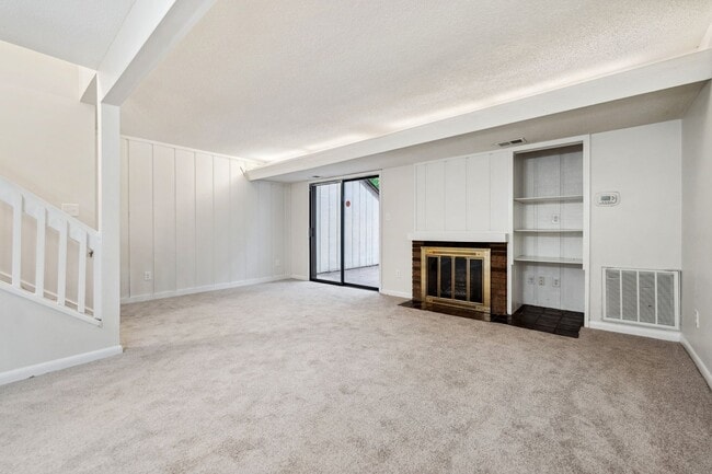 Building Photo - **NO OPEN HOUSE 8/8 DUE TO INCLEMENT WEATH...