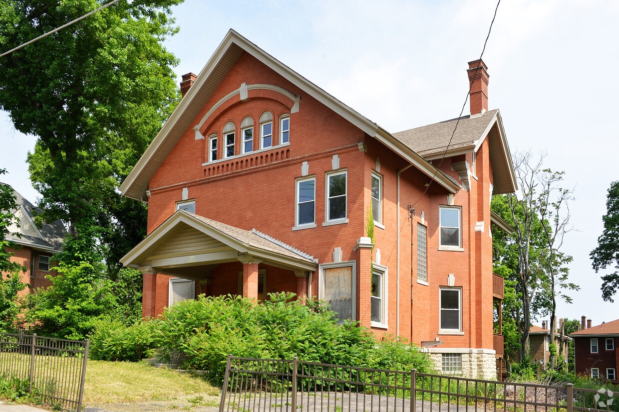 Primary Photo - 610 Maple Ave
