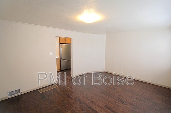 Foto del edificio - 2113 E Oak St