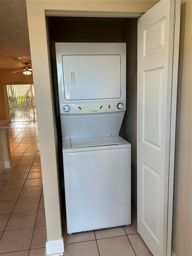 Building Photo - 16609 Hemingway Dr
