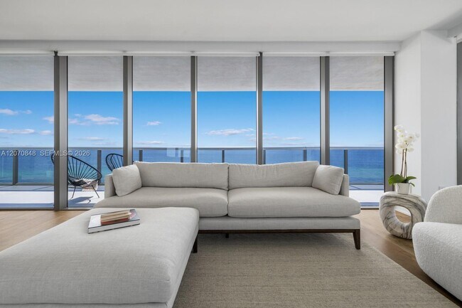Foto del edificio - 5875 Collins Ave