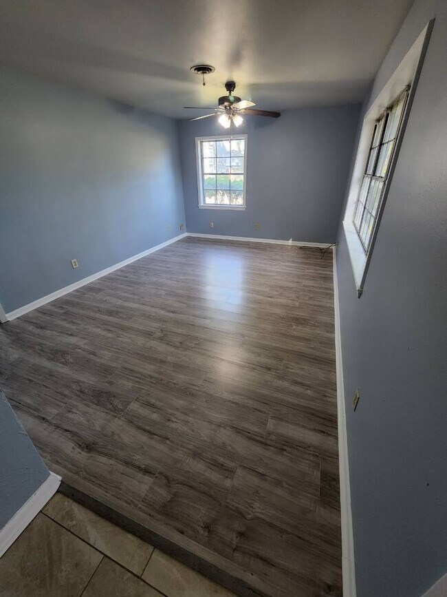 Foto del edificio - Large 3 bed, 2 bath!