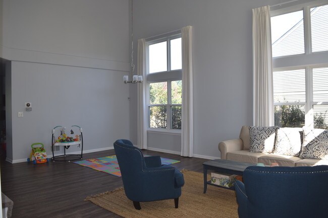 Building Photo - 1356 Geneva Ln