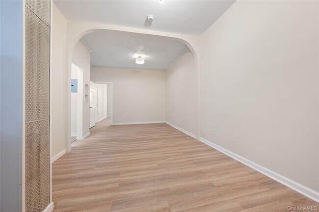 Foto del edificio - 308 E 8th St