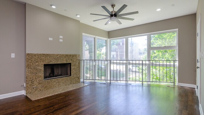 Foto del edificio - 450 E Bowen Ave