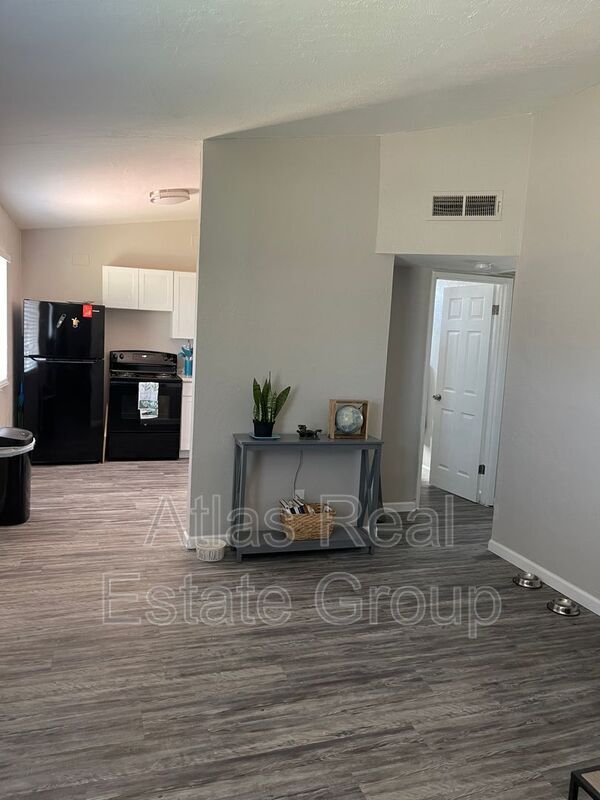 Building Photo - 9430 N 18th Dr