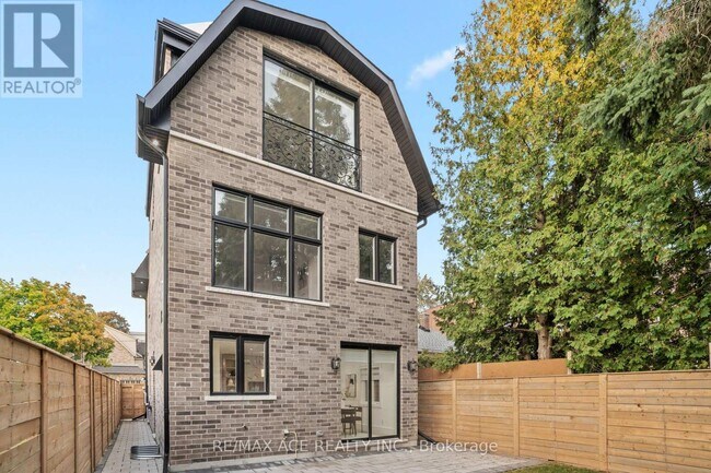 Photo du bâtiment - 10A Benson Ave