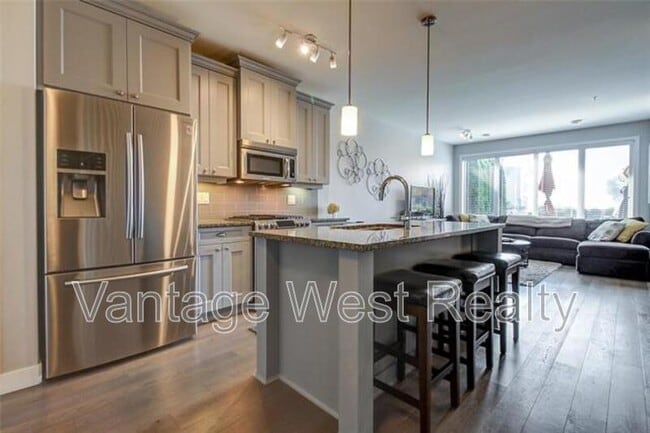 Building Photo - 5111-4032 Pritchard Dr