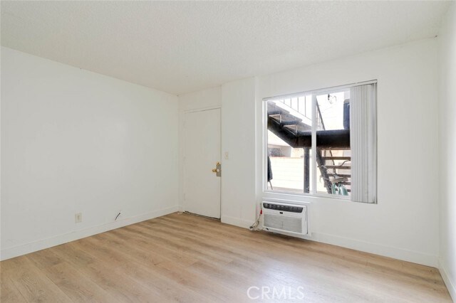 Building Photo - 7343 Woodley Ave