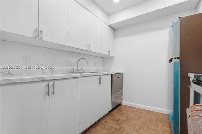 Building Photo - 301 SW 135th Ave