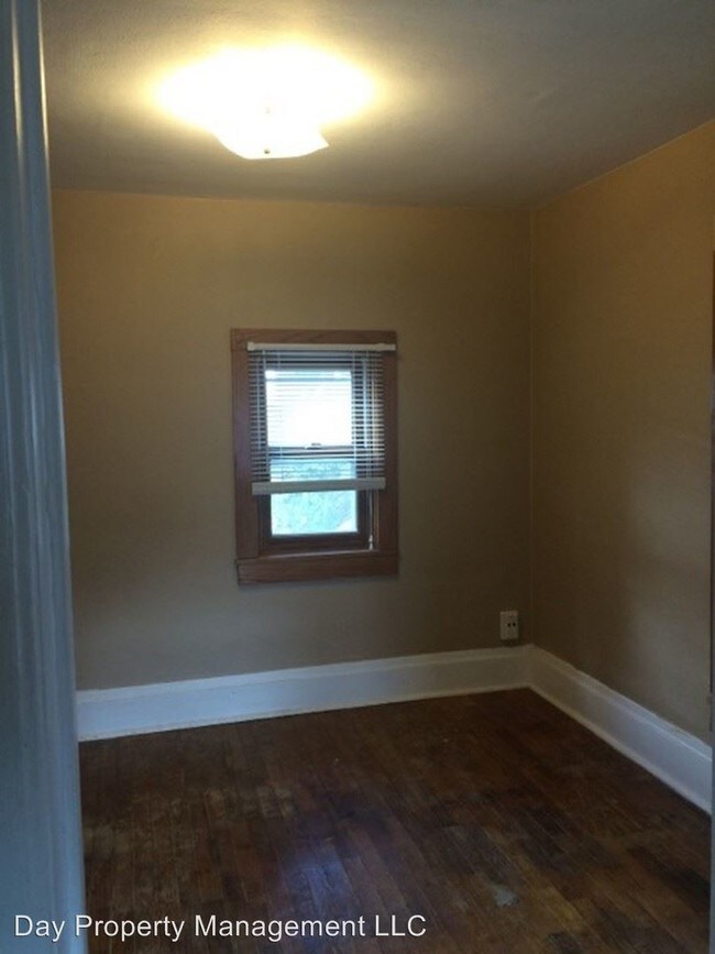 Building Photo - 404 Nassau St