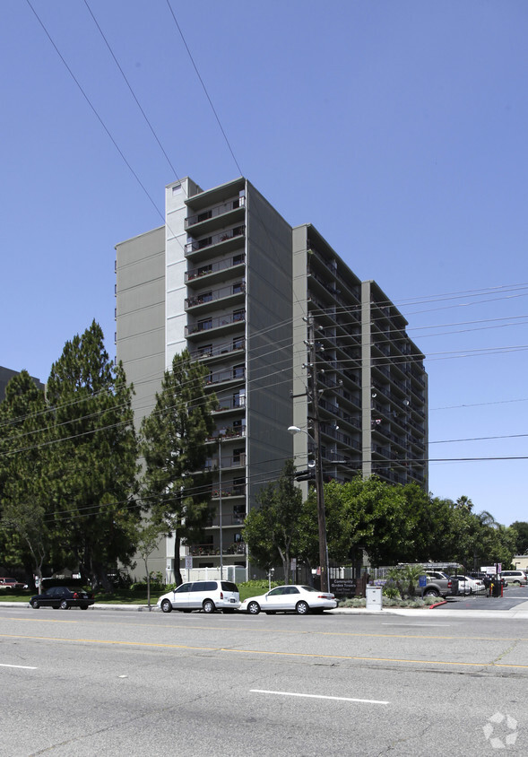 Primary Photo - Community Garden Towers East & West