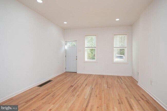 Building Photo - 1418 N Etting St