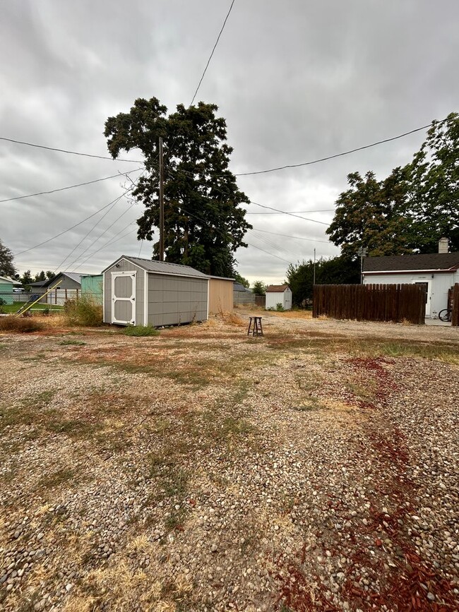 Building Photo - Charming 1 bedroom 1 bathroom home
