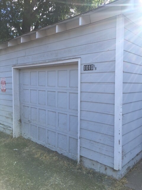 Primary Photo - Charming 1 Bedroom Close to Downtown!!