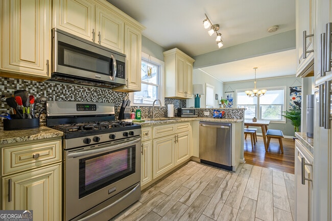 Building Photo - 3265 N Fulton Ave