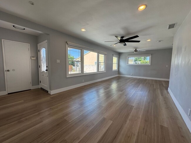 Foto del edificio - 9691 Elon Ave