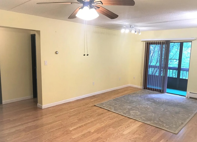 Living room - 180 Green St