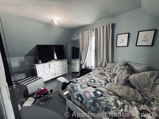 Building Photo - 509 Medford St