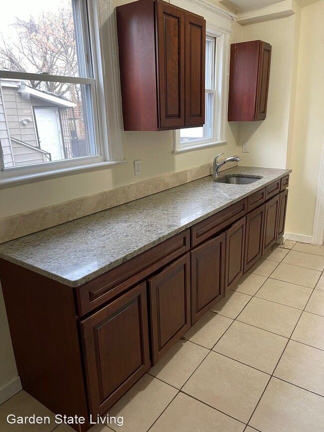 Building Photo - 5 br, 2 bath House - 90 Alexander Street