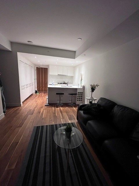 Photo du bâtiment - 1025 5 Ave SW