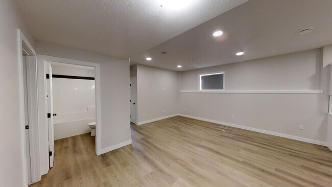 Photo du bâtiment - 10505 133 Ave.