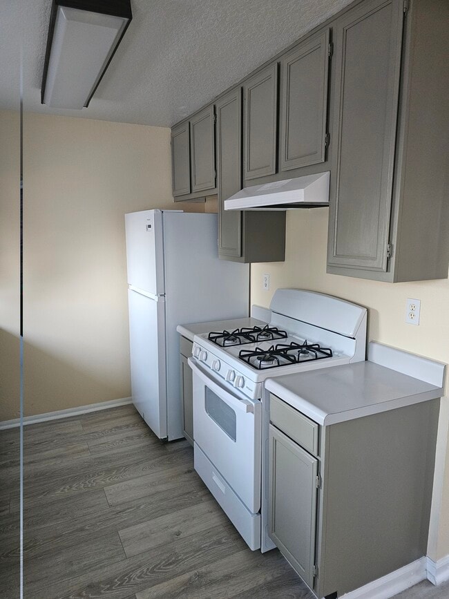 Building Photo - 417 N Glenwood Pl