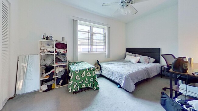 Foto del edificio - Raised First Floor East Lakeview One Bedroom