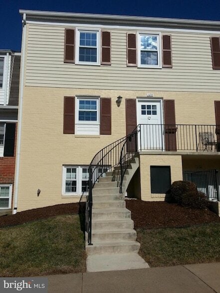Building Photo - 165B Leeds Ct W