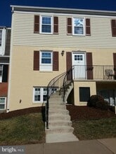 Building Photo - 165B Leeds Ct W