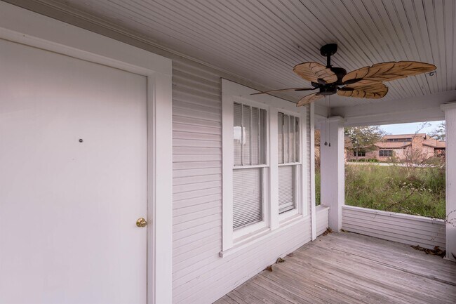 Building Photo - 200 W Caroline St