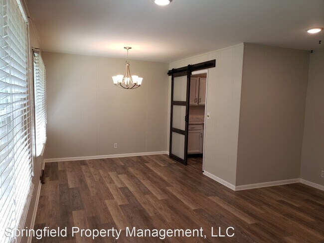 Foto del edificio - 4 br, 3 bath House - 645 W. Sylvania