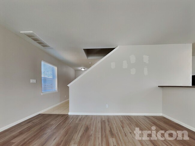 Foto del edificio - 4821 Cedar Springs Dr