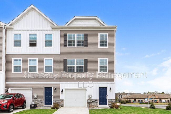Photo - 204 Sandy Rdg Rd Townhome
