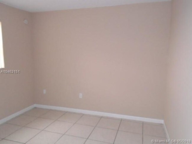 Building Photo - 2/1 Condo - Move in Ready!