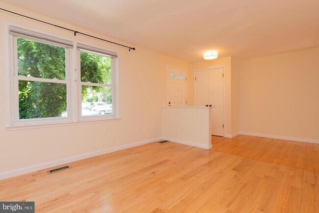 Foto del edificio - 13205 Black Walnut Ct
