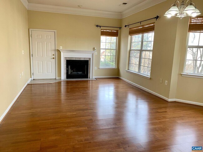 Building Photo - 810 Beverley Dr