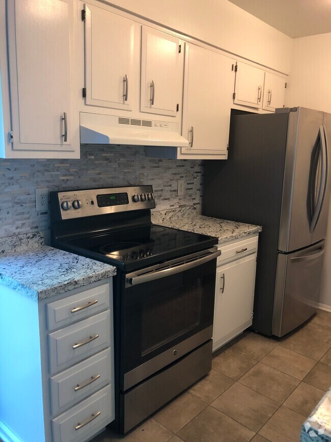 Parliament Village Apartments under 800 Virginia Beach, VA 3