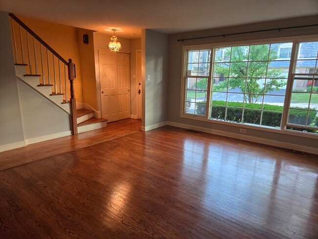 Building Photo - 2S663 Ave Normandy E