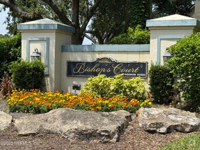 Building Photo - 13700 Richmond Park Dr N