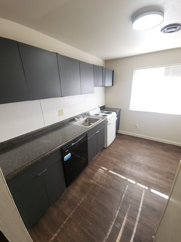 Primary Photo - 2 bedroom 1 bath