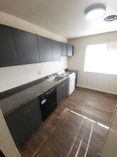 Building Photo - 9921 Sloane Square