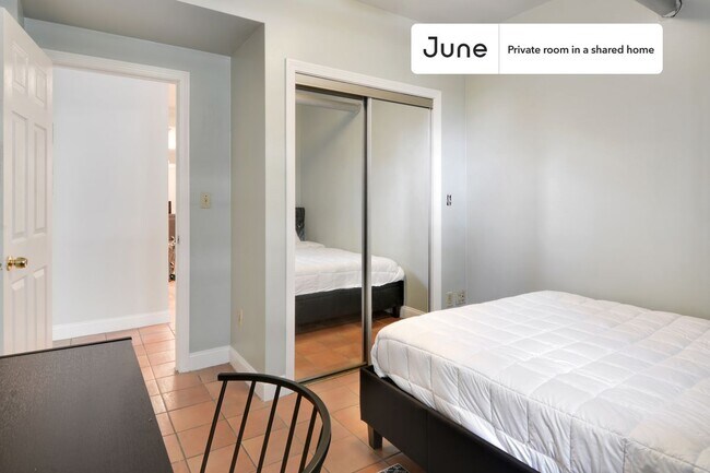 Foto del edificio - Room in Shared 5 bed/3 bath home