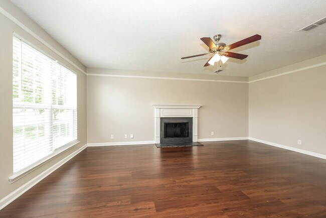 Building Photo - 1531 St Andrews Dr