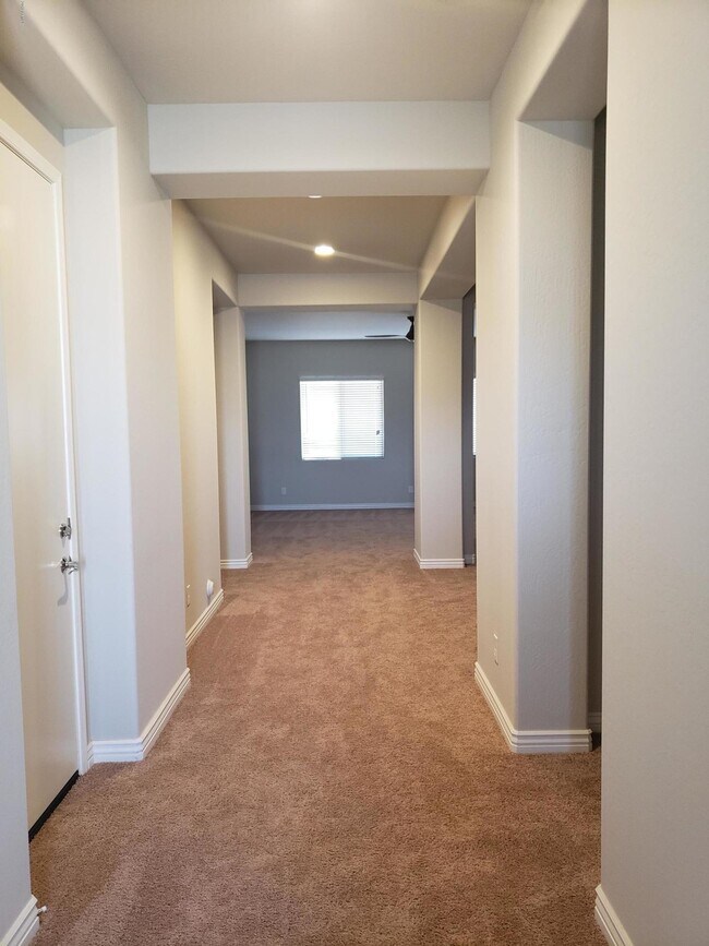 Foto del edificio - 8552 W Midway Ave