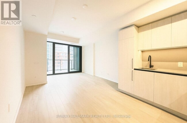 Building Photo - 35 Parliament St