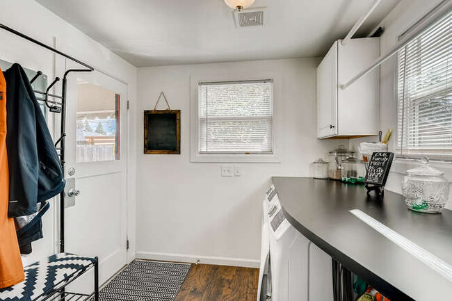 Foto del edificio - 3420 E 18th St