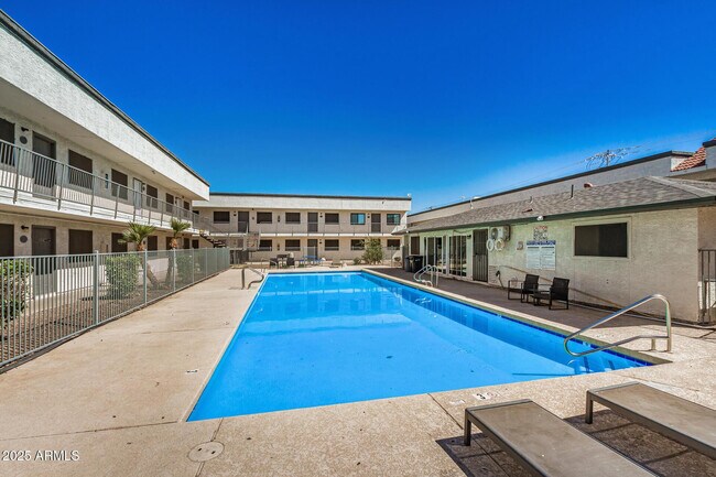 Foto del edificio - 18202 N Cave Creek Rd